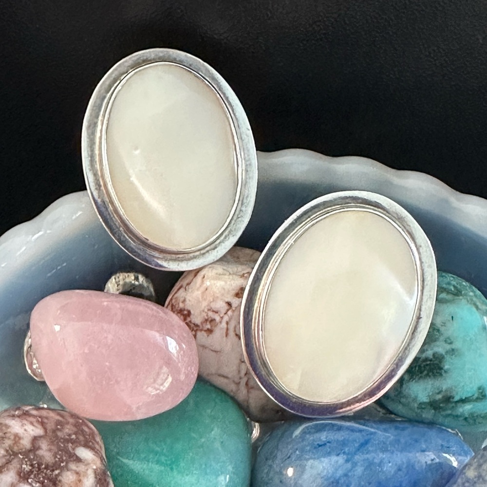 Earrings 925 Sterling Silver Mother of Pearl Oval Cabochon Post Earrings